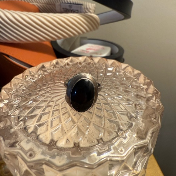 Estate onyx pill Ring size 7 - Picture 4 of 8